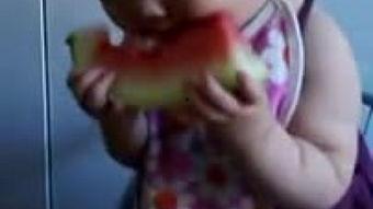 刘大瓜吃小肠,一场味蕾与勇气的较量