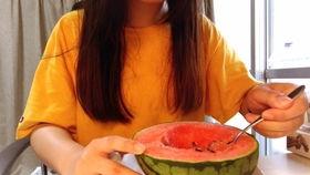 留学生怎么吃瓜,留学生视角下的“吃瓜”文化解析