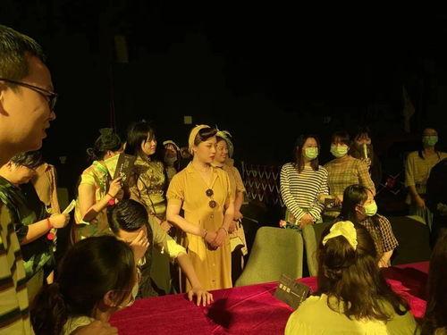 看戏的吃瓜路人图片