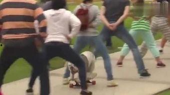 街头吃瓜被捅,一场意外引发的悲剧